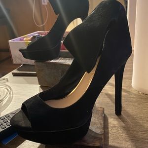 Jessica Simpson platforms